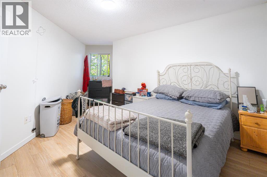 209, 11 Dover Point Se, Calgary, Alberta  T2B 3J8 - Photo 5 - A2263032