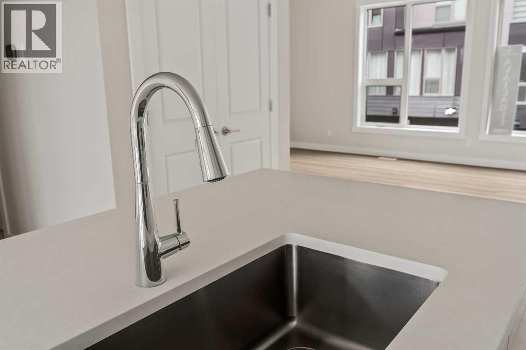 417 Sovereign Common Sw, Calgary, Alberta  T3C 3Y3 - Photo 11 - A2266257