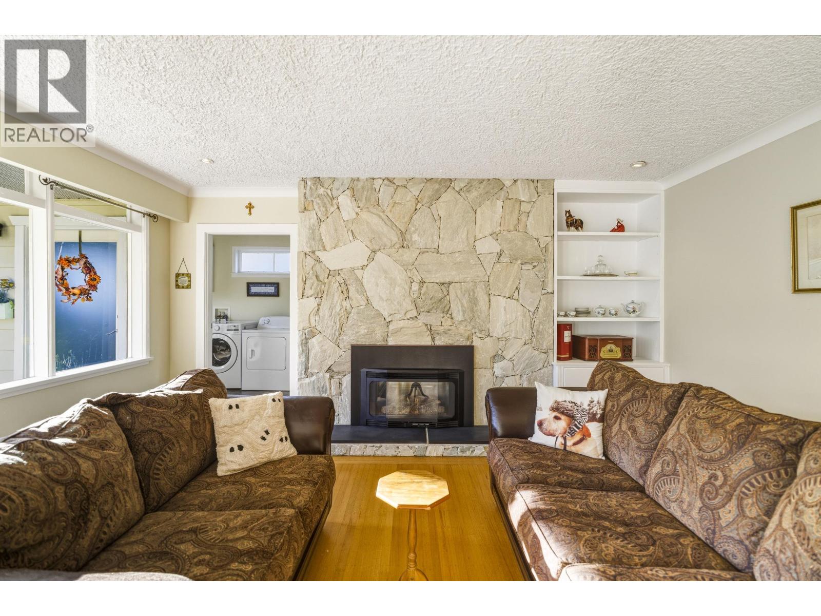 715 Kilkeel Place, North Vancouver, British Columbia  V7N 2X2 - Photo 4 - R3061203