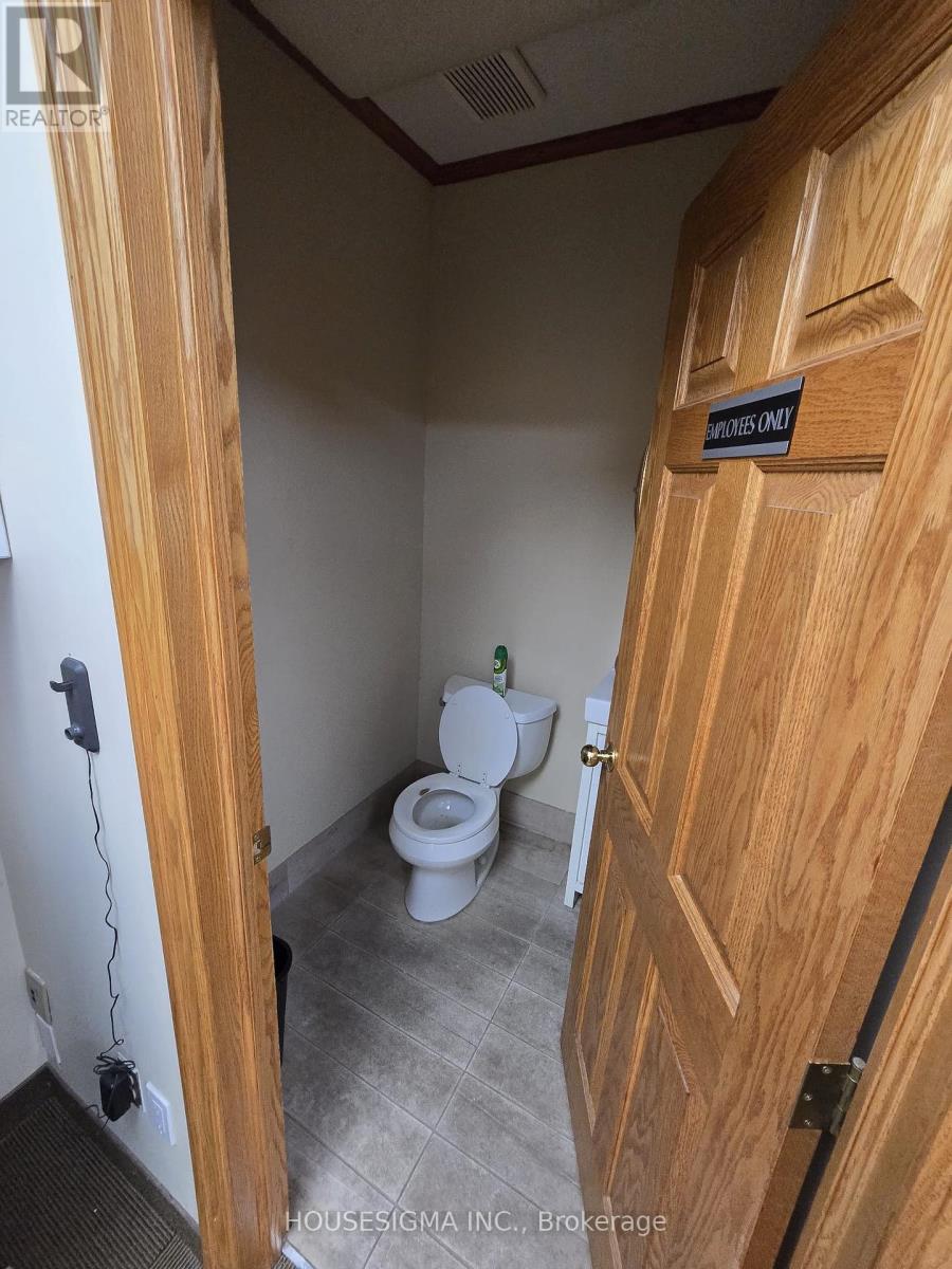 16 - 220 Industrial Parkway, Aurora, Ontario  L4G 3V6 - Photo 12 - N12405632