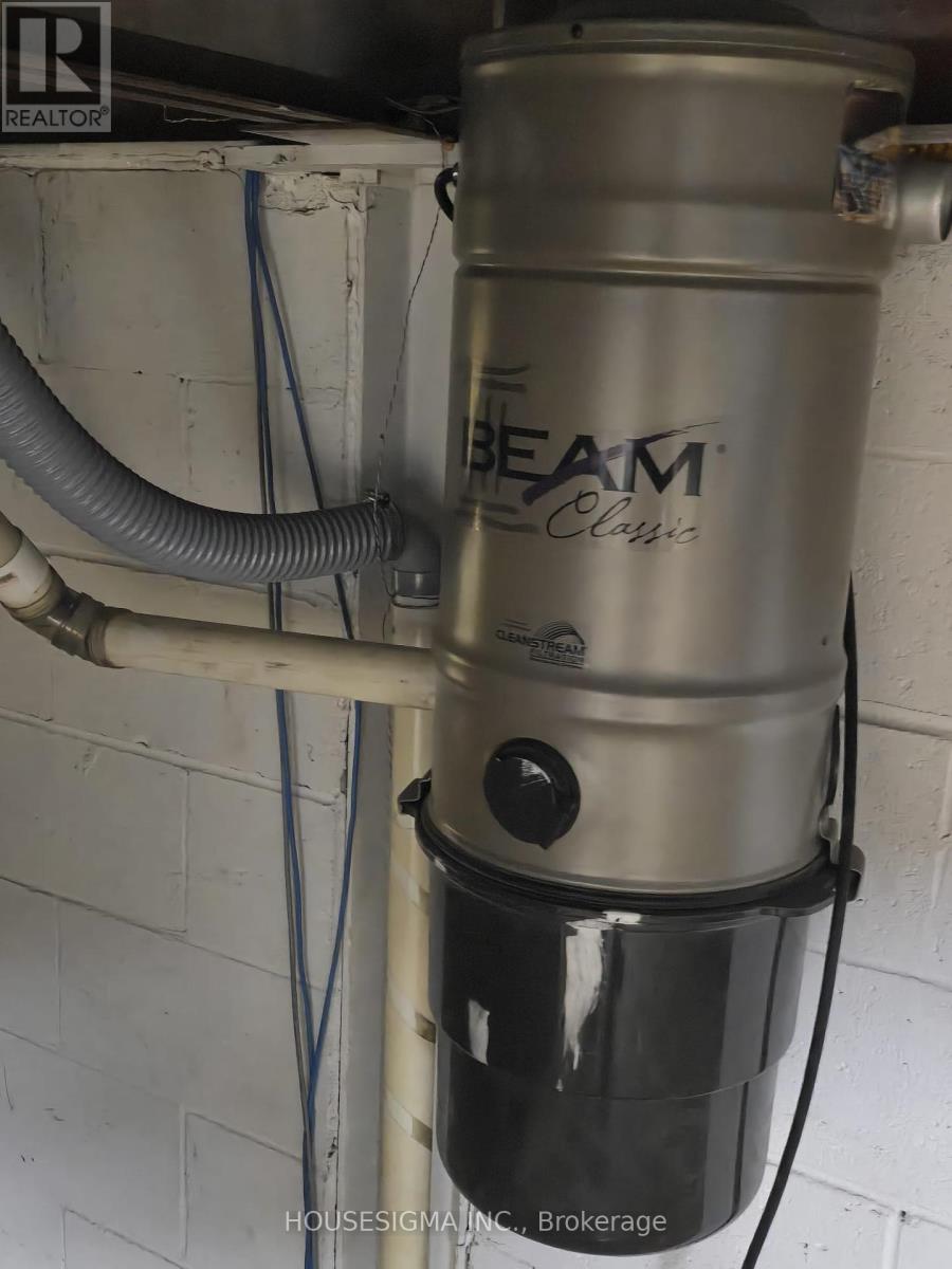 16 - 220 Industrial Parkway, Aurora, Ontario  L4G 3V6 - Photo 14 - N12405632