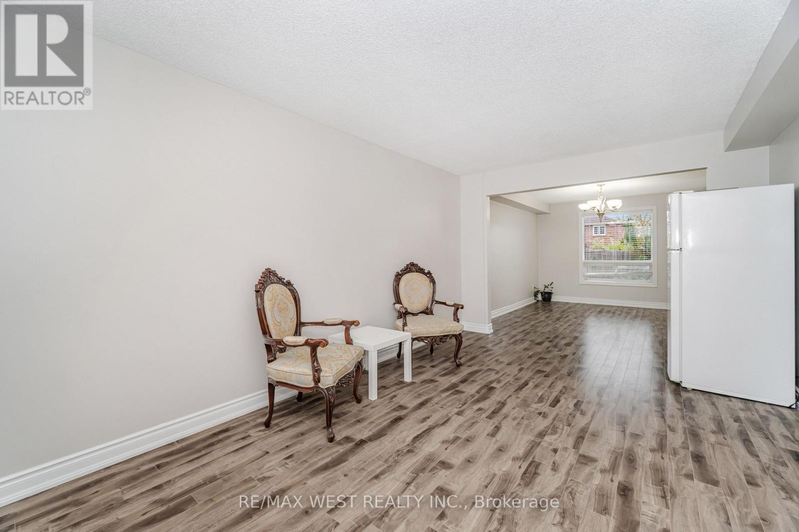 86 Dina Road, Vaughan (Maple), Ontario  L6A 1L7 - Photo 12 - N12474229