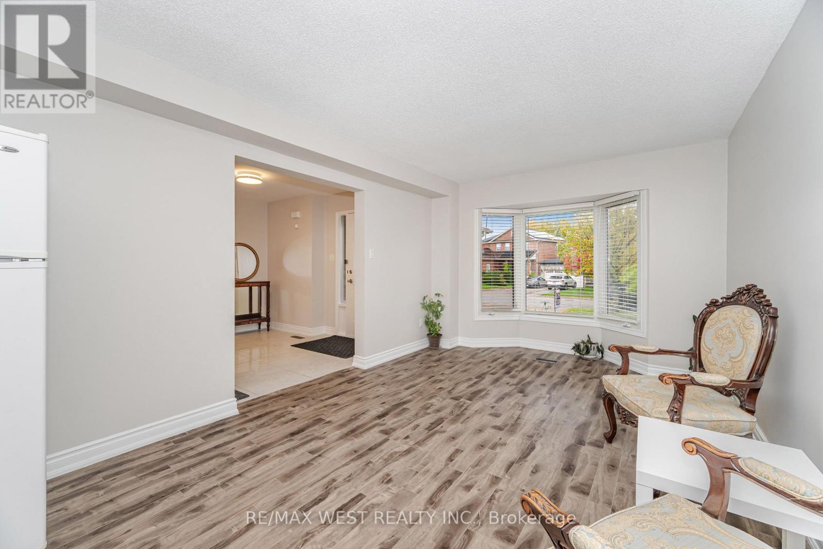86 Dina Road, Vaughan (Maple), Ontario  L6A 1L7 - Photo 10 - N12474229