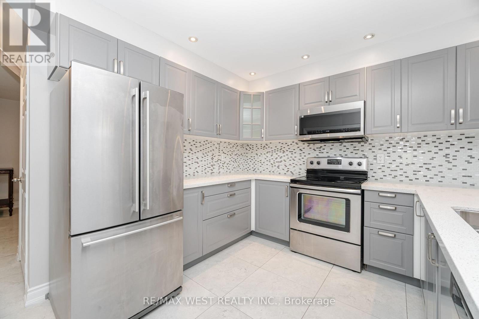 86 Dina Road, Vaughan (Maple), Ontario  L6A 1L7 - Photo 18 - N12474229