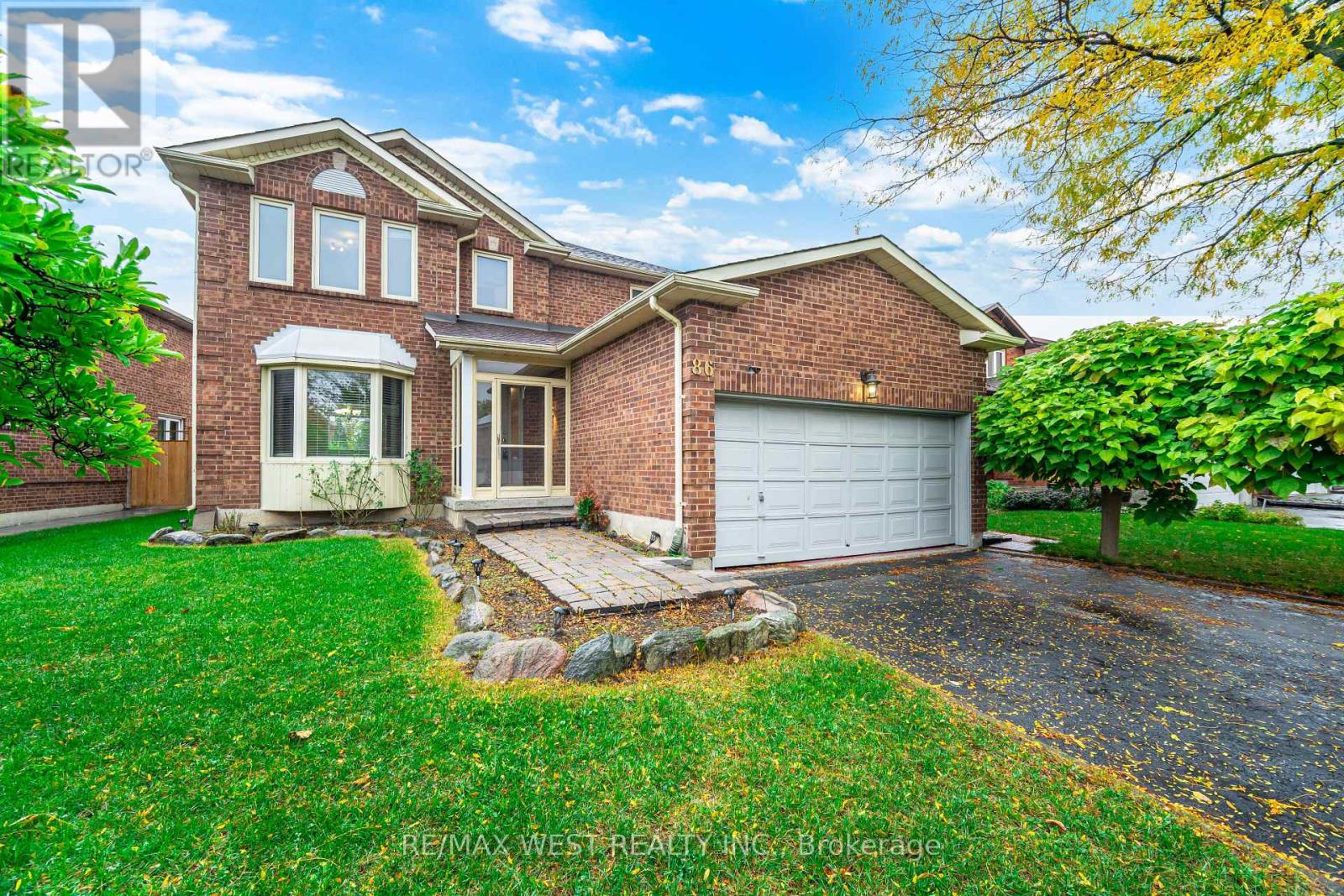 86 Dina Road, Vaughan (Maple), Ontario  L6A 1L7 - Photo 4 - N12474229