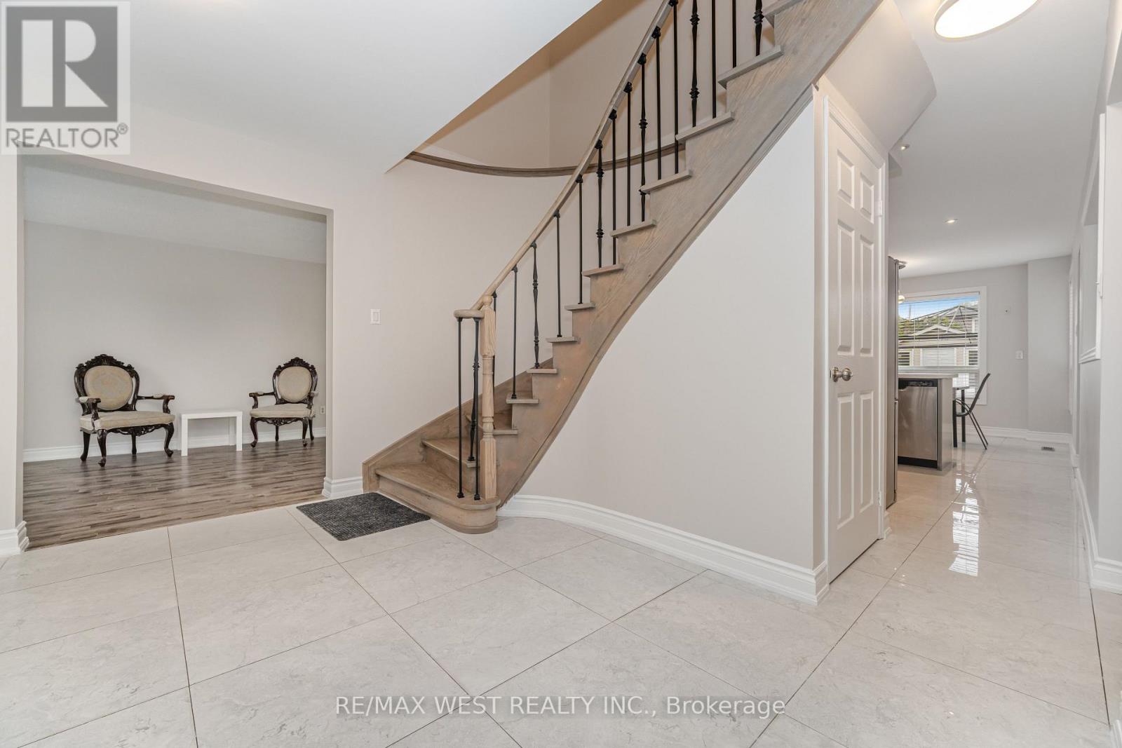 86 Dina Road, Vaughan (Maple), Ontario  L6A 1L7 - Photo 29 - N12474229