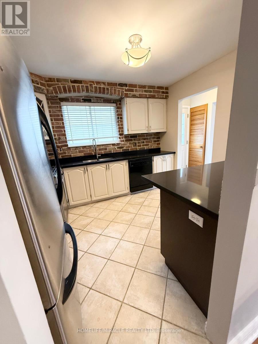 91 Garside Crescent, Brampton, Ontario  L6S 1H5 - Photo 5 - W12476992