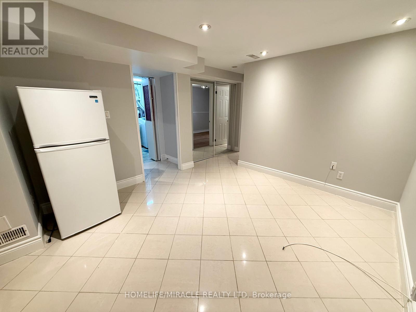 91 Garside Crescent, Brampton, Ontario  L6S 1H5 - Photo 15 - W12476992