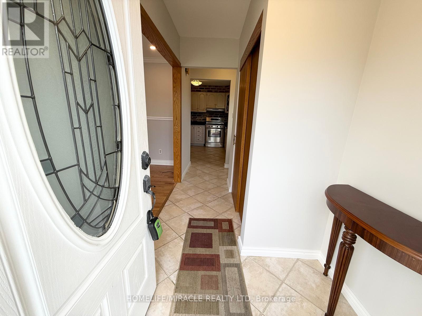 91 Garside Crescent, Brampton, Ontario  L6S 1H5 - Photo 2 - W12476992