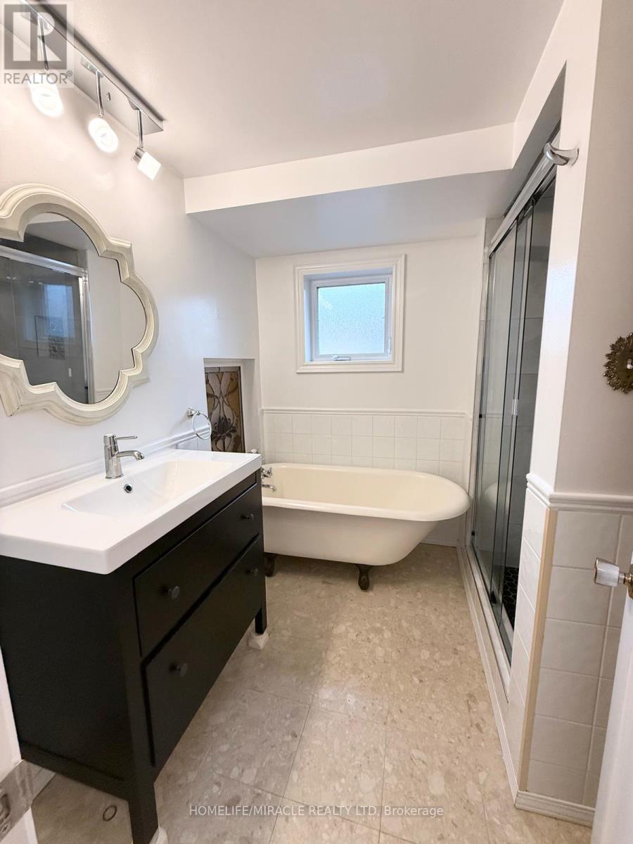 91 Garside Crescent, Brampton, Ontario  L6S 1H5 - Photo 6 - W12476992