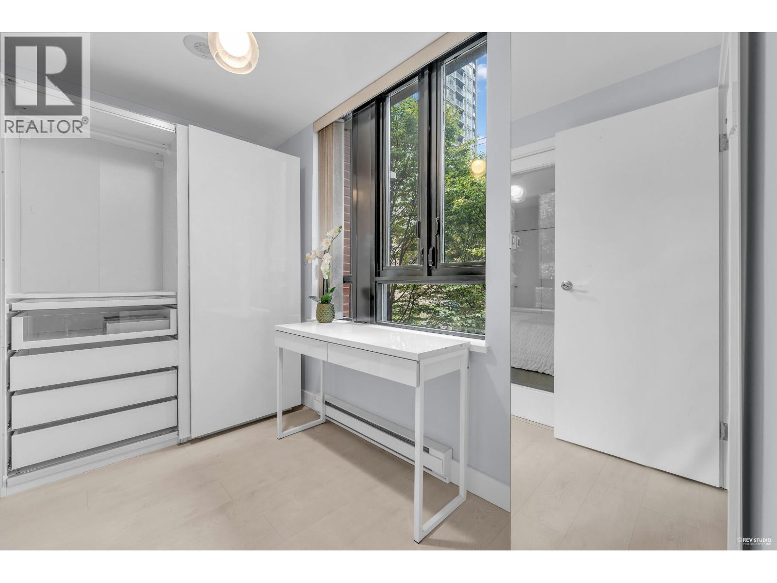 410 909 Mainland Street, Vancouver, British Columbia  V6B 1S3 - Photo 2 - R3061098