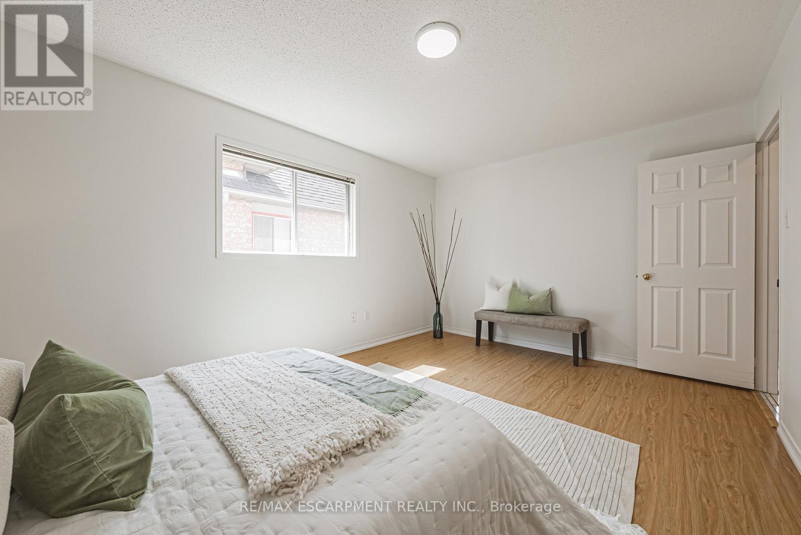 12 Summerfield Crescent, Brampton, Ontario  L6X 4L3 - Photo 17 - W12477307