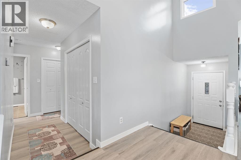 9 Hunters Mews, Okotoks, Alberta  T1S 1M2 - Photo 7 - A2265435