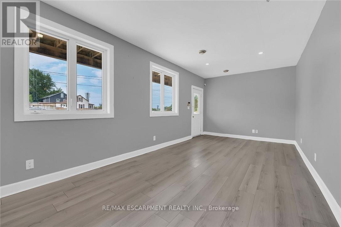 8 Nickel Street, Port Colborne, Ontario  L3K 1B1 - Photo 10 - X12477310