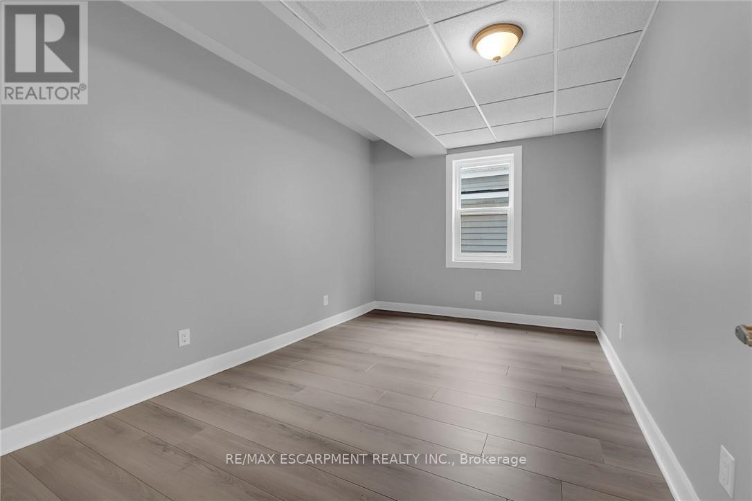 8 Nickel Street, Port Colborne, Ontario  L3K 1B1 - Photo 15 - X12477310