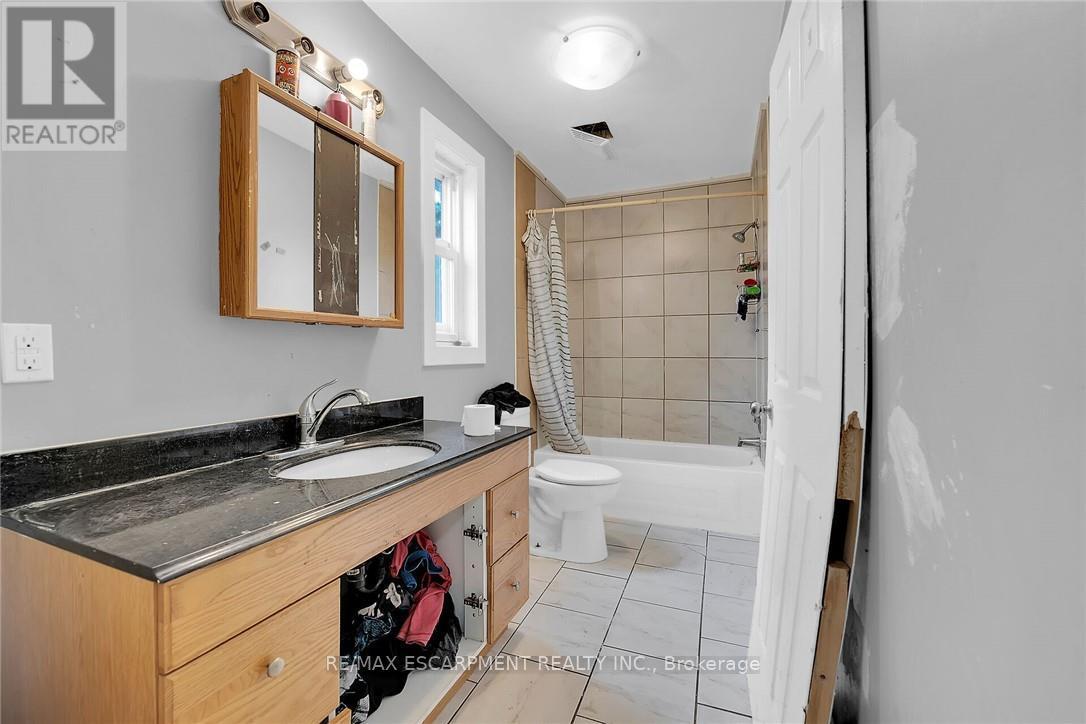 8 Nickel Street, Port Colborne, Ontario  L3K 1B1 - Photo 25 - X12477310