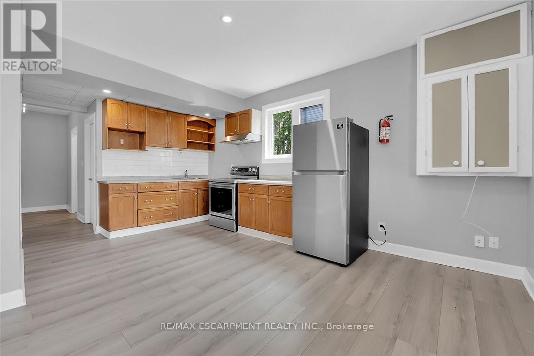 8 Nickel Street, Port Colborne, Ontario  L3K 1B1 - Photo 3 - X12477310