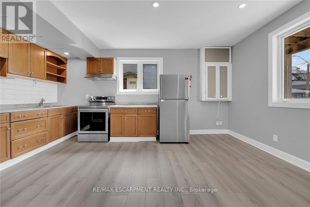 8 Nickel Street, Port Colborne, Ontario  L3K 1B1 - Photo 5 - X12477310