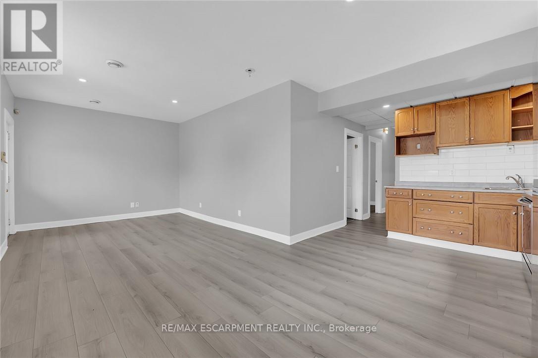 8 Nickel Street, Port Colborne, Ontario  L3K 1B1 - Photo 8 - X12477310