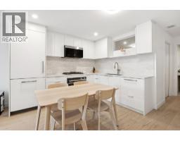 112 650 E 2ND STREET, North Vancouver, British Columbia