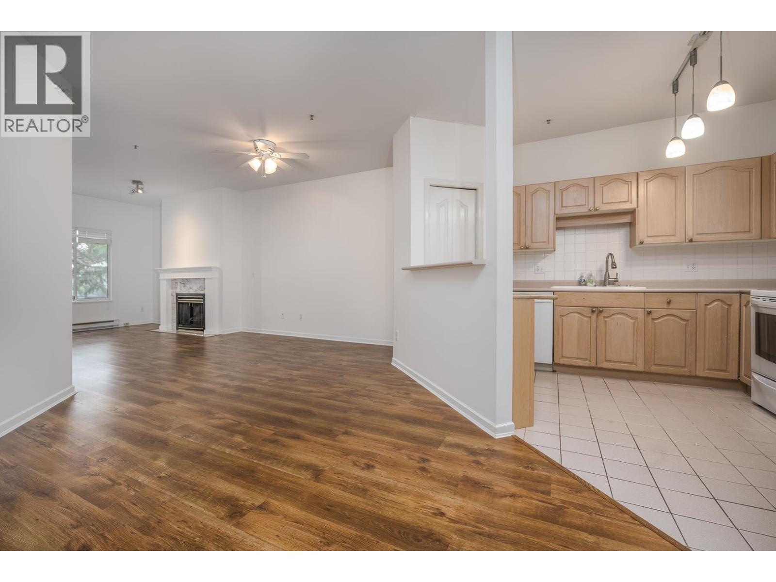 204 1153 54a Street, Delta, British Columbia  V4M 4E4 - Photo 3 - R3061232