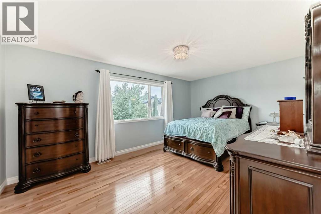 54 Cougarstone Mews Sw, Calgary, Alberta  T3H 5A2 - Photo 17 - A2253052