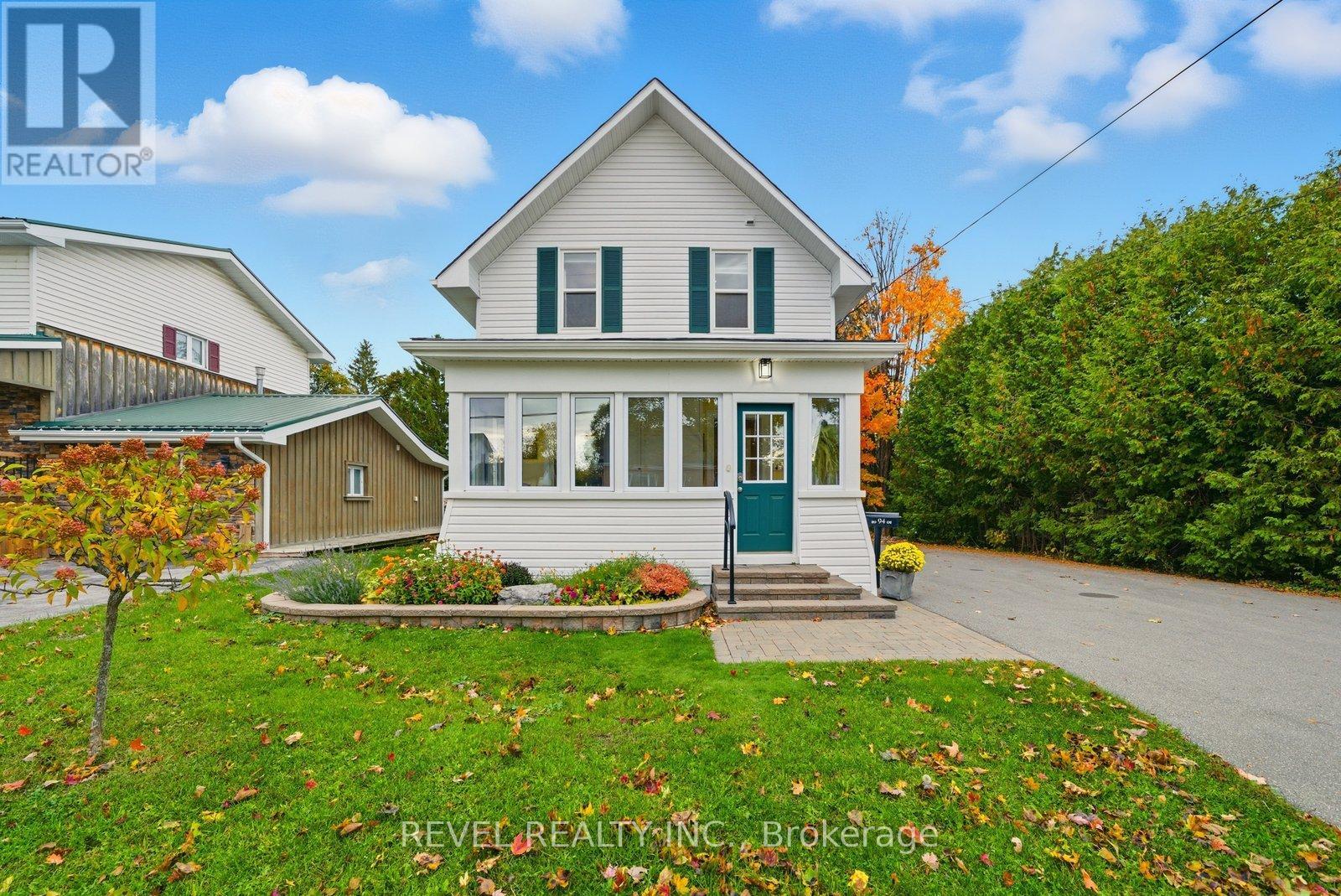 94 Elgin Street, Kawartha Lakes, Ontario  K9V 3W7 - Photo 2 - X12477359