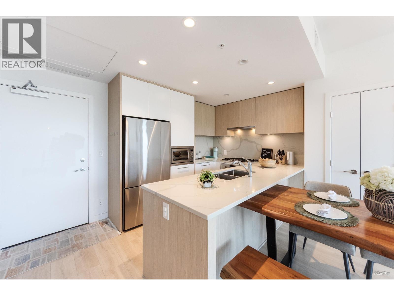 2703 567 Clarke Road, Coquitlam, British Columbia  V3J 0K7 - Photo 2 - R3060975