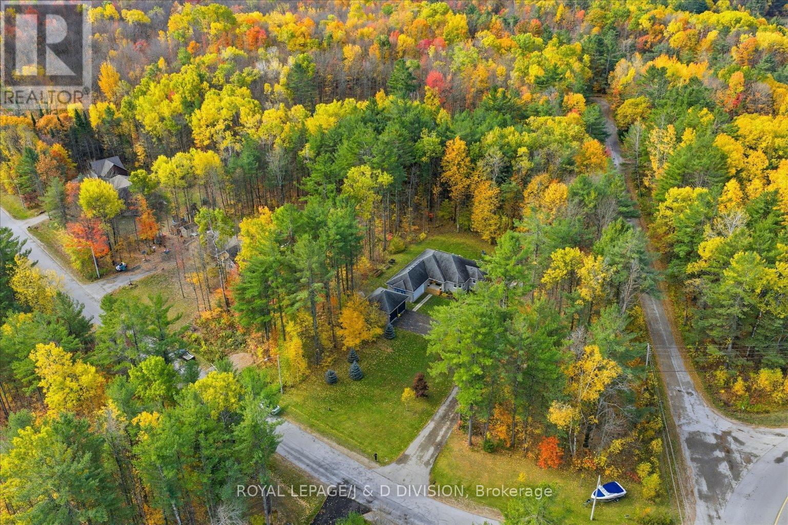 2925 Pinecone Trail, Severn, Ontario  L0K 2B0 - Photo 3 - S12476986