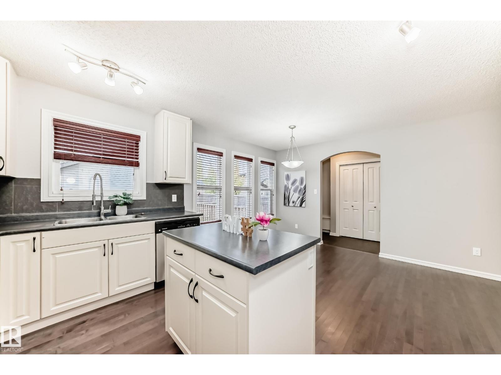 1515 Towne Centre Bv Nw, Edmonton, Alberta  T6R 0P4 - Photo 16 - E4463127