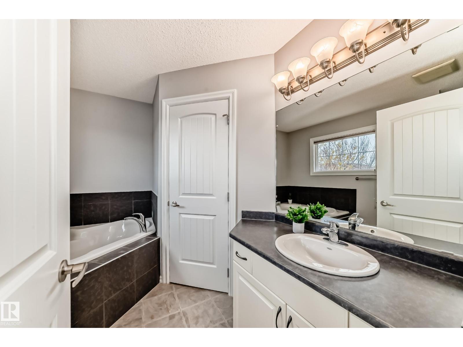1515 Towne Centre Bv Nw, Edmonton, Alberta  T6R 0P4 - Photo 34 - E4463127