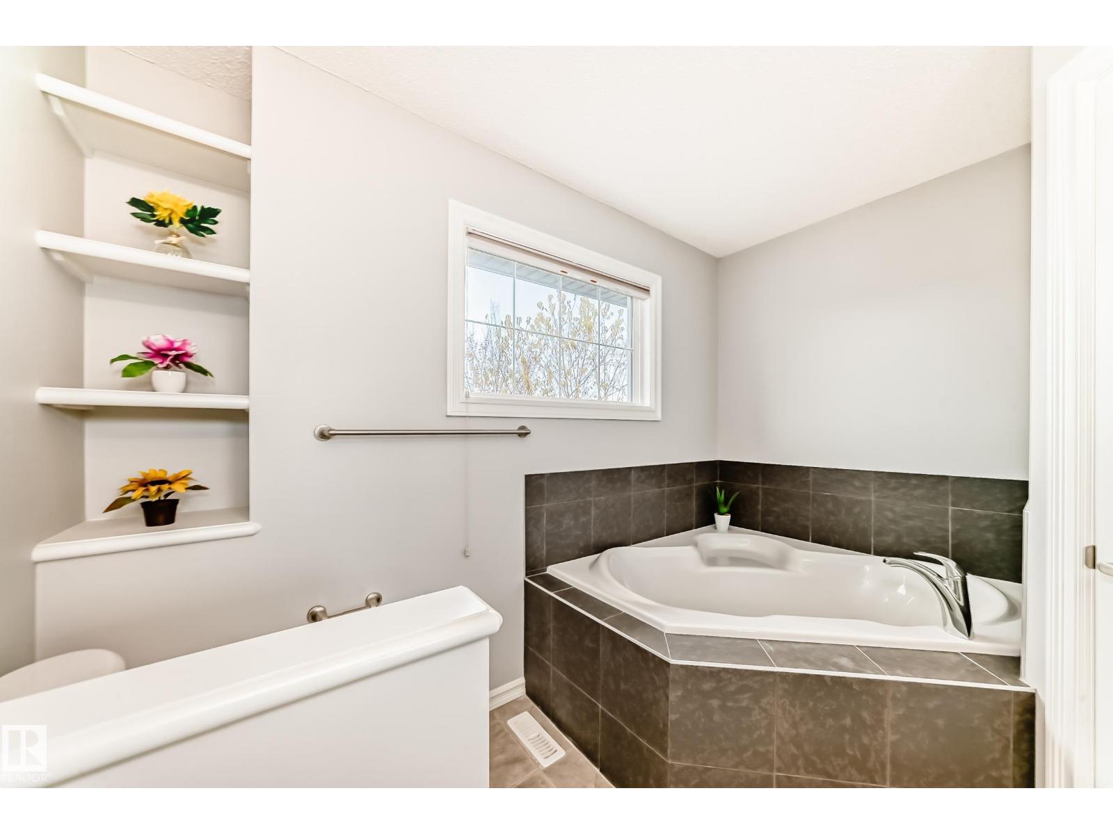 1515 Towne Centre Bv Nw, Edmonton, Alberta  T6R 0P4 - Photo 36 - E4463127