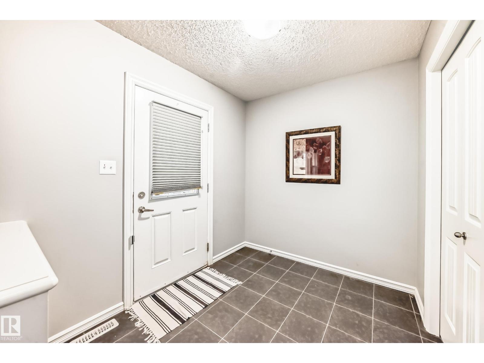 1515 Towne Centre Bv Nw, Edmonton, Alberta  T6R 0P4 - Photo 4 - E4463127