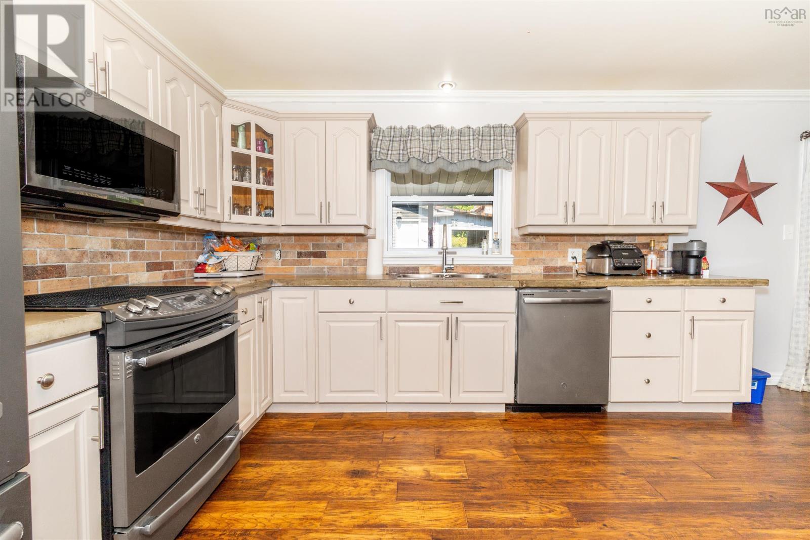 56 Holic Avenue, North Sydney, Nova Scotia  B2A 3R8 - Photo 14 - 202526382