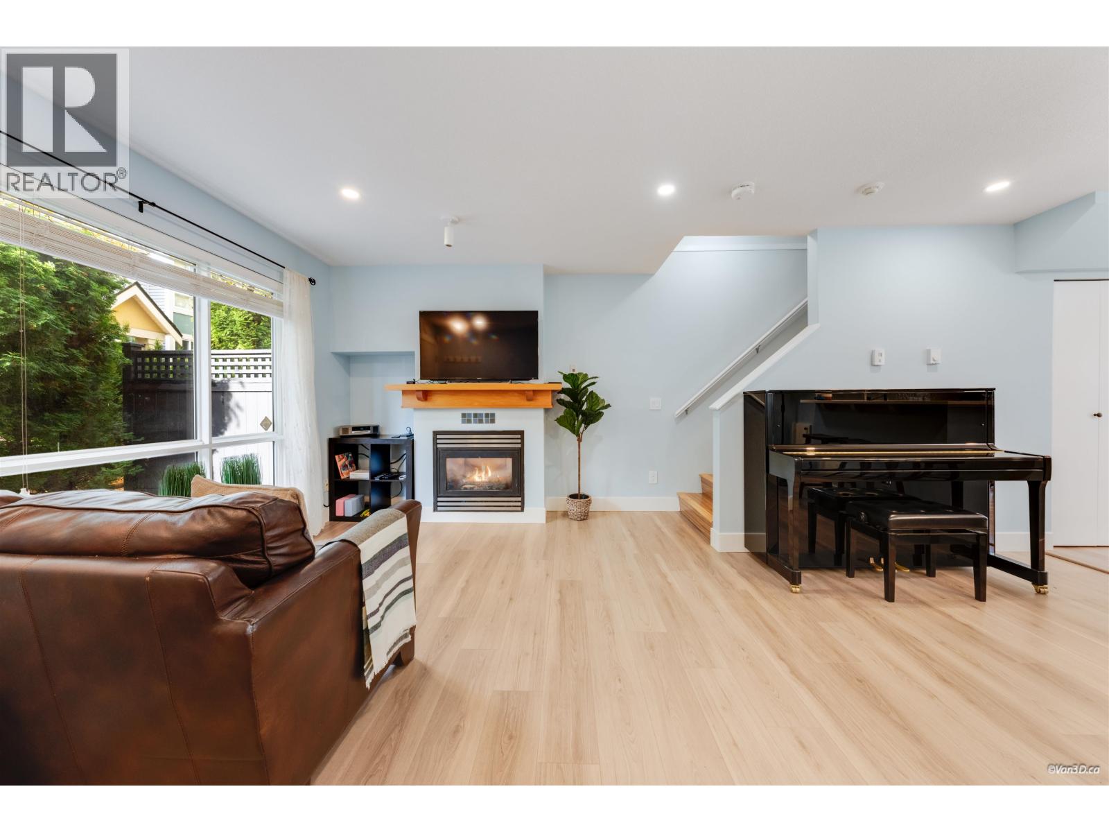 7371 Magnolia Terrace, Burnaby, British Columbia  V5E 4M3 - Photo 4 - R3060391