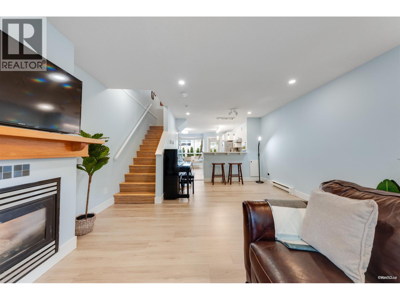 7371 Magnolia Terrace, Burnaby, British Columbia  V5E 4M3 - Photo 10 - R3060391
