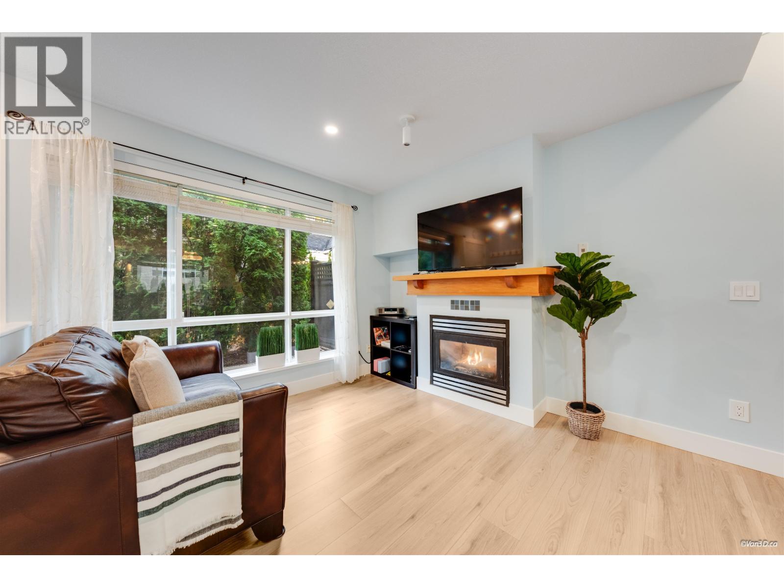 7371 Magnolia Terrace, Burnaby, British Columbia  V5E 4M3 - Photo 2 - R3060391