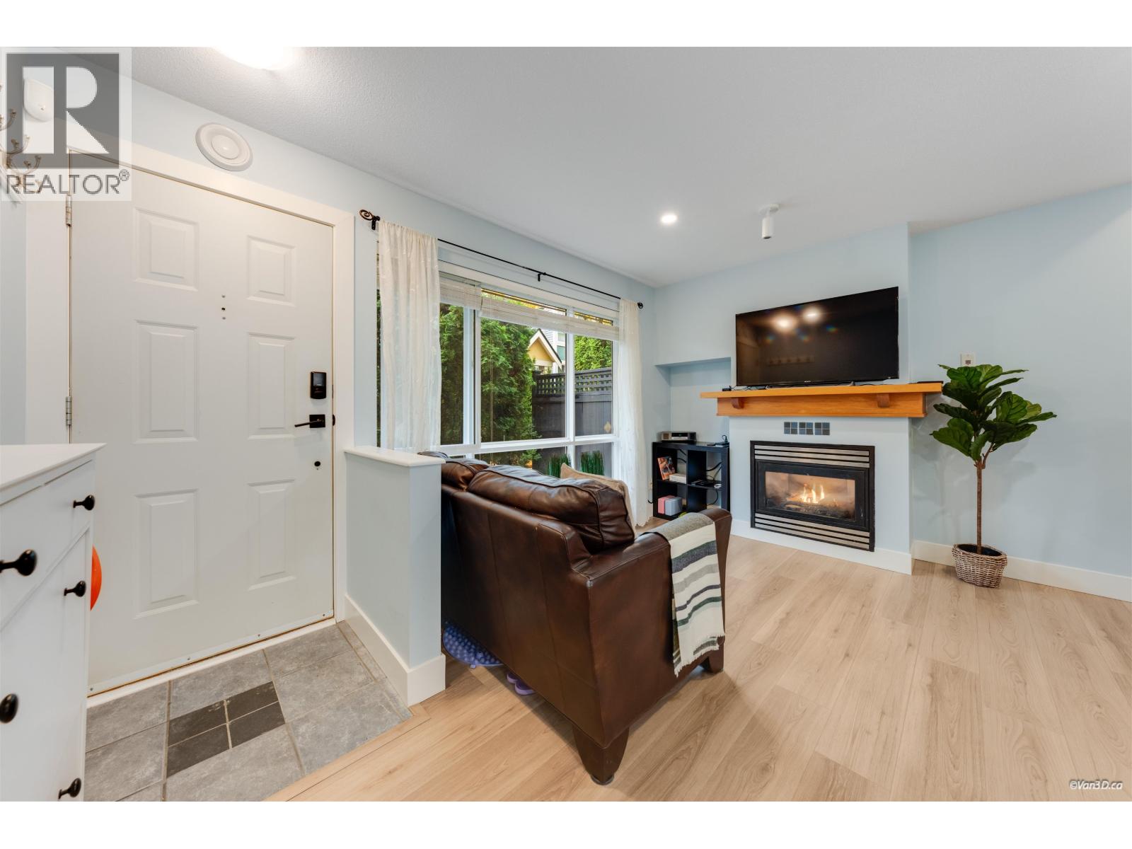 7371 Magnolia Terrace, Burnaby, British Columbia  V5E 4M3 - Photo 3 - R3060391