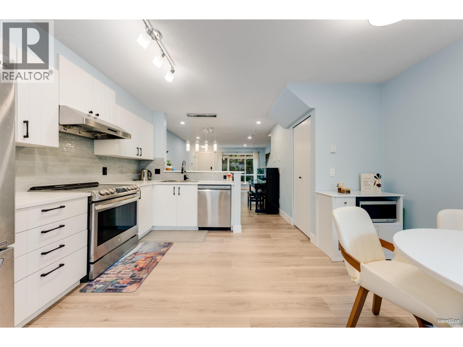 7371 Magnolia Terrace, Burnaby, British Columbia  V5E 4M3 - Photo 6 - R3060391