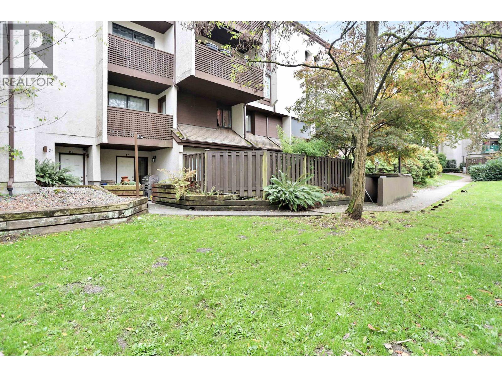 21 385 Ginger Drive, New Westminster, British Columbia  V3L 5L6 - Photo 3 - R3061150