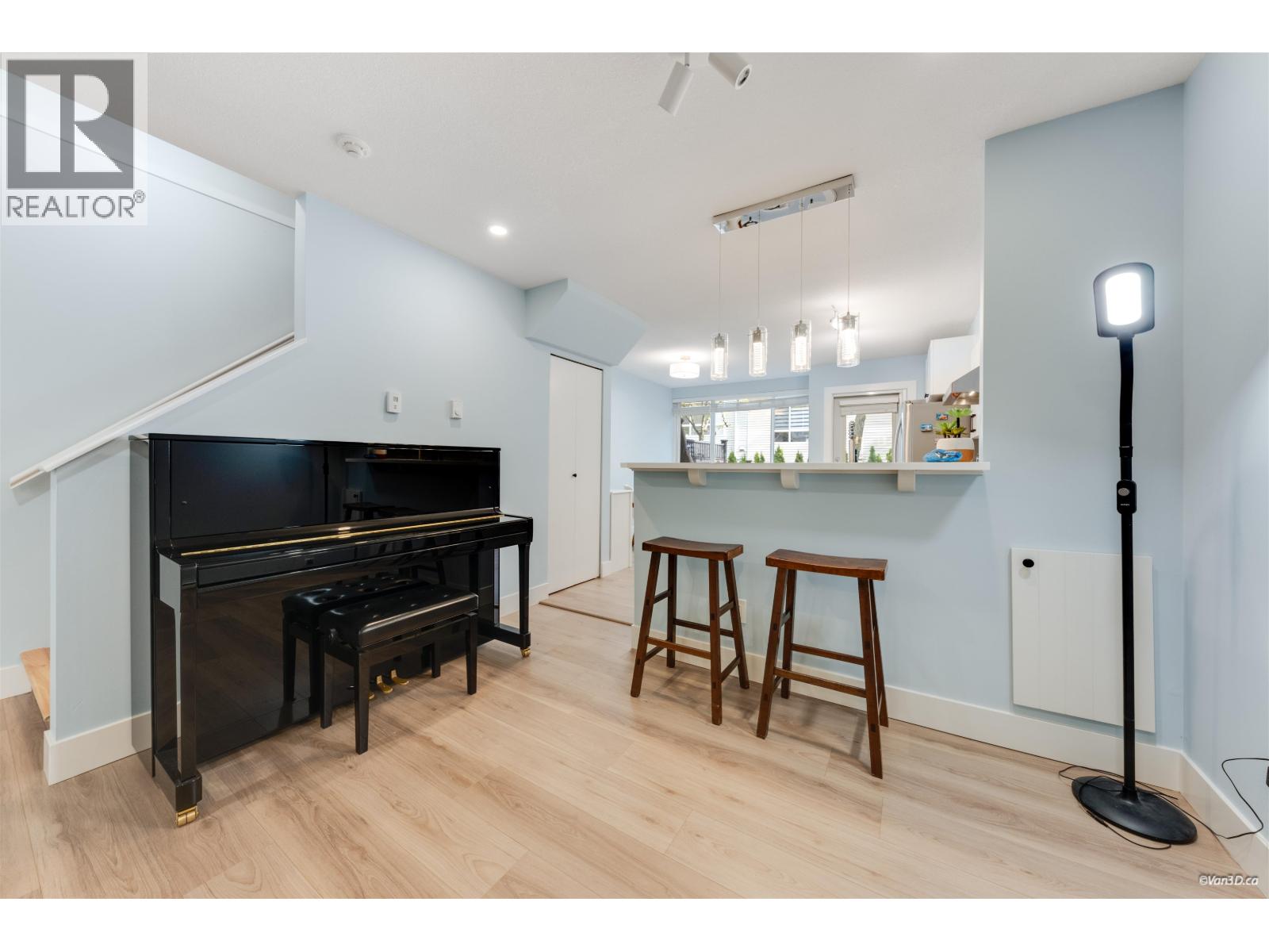 7371 Magnolia Terrace, Burnaby, British Columbia  V5E 4M3 - Photo 5 - R3060391