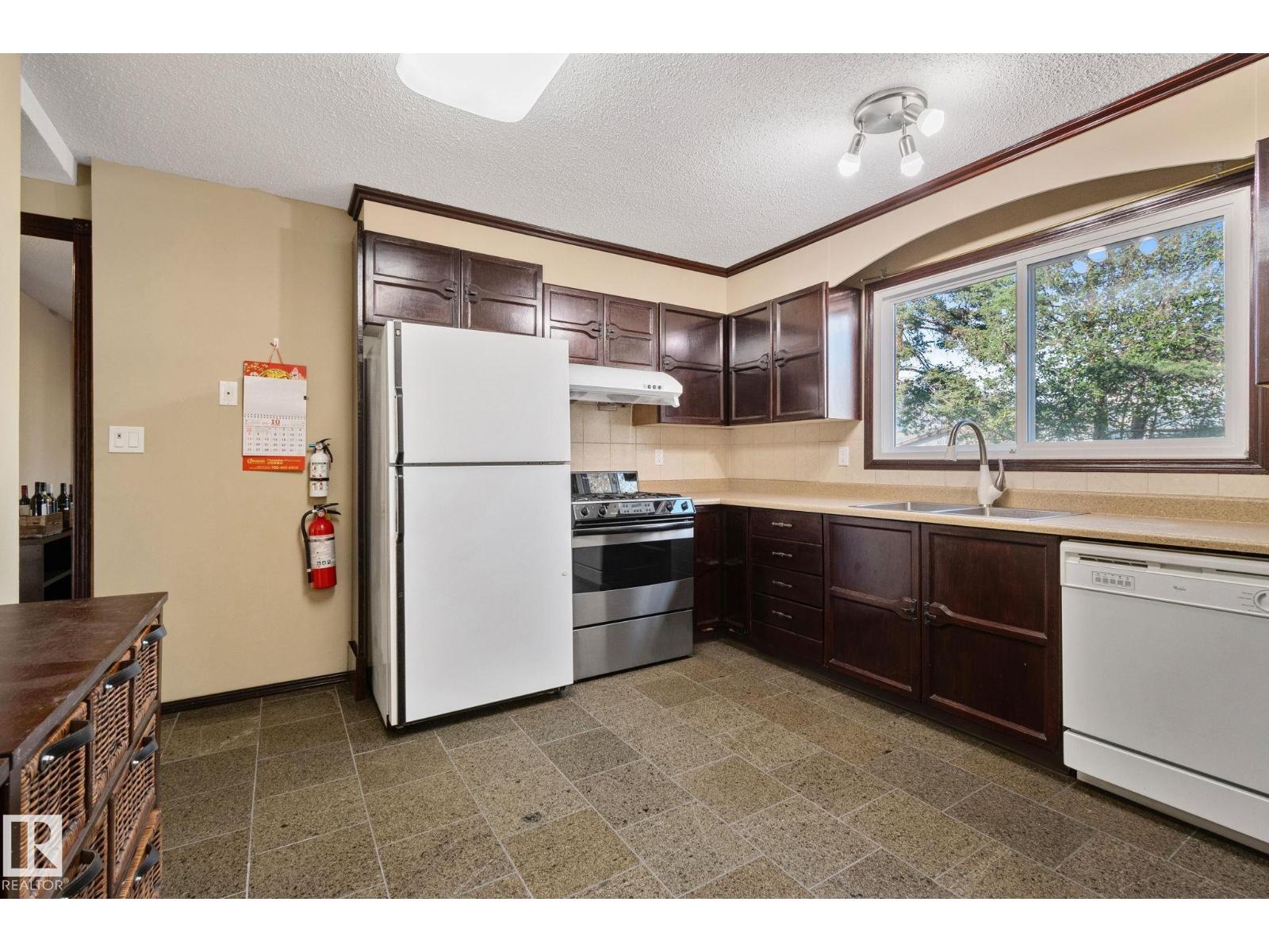 12218 143 Av Nw, Edmonton, Alberta  T5X 3R7 - Photo 9 - E4463130