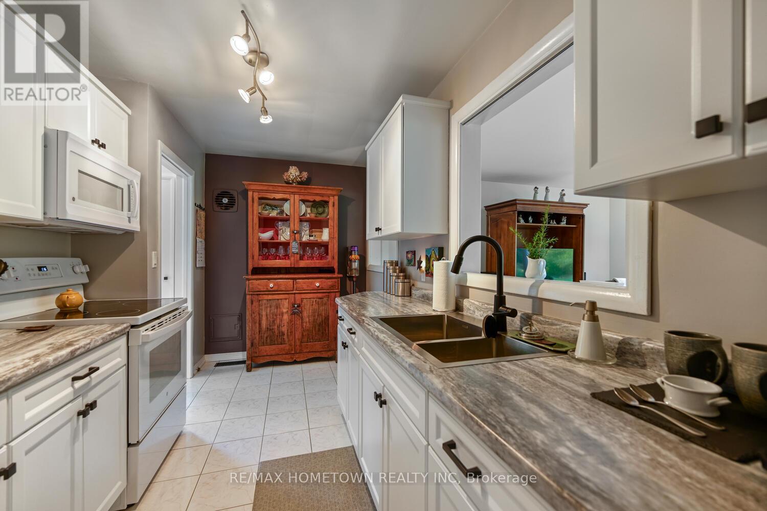 64 Brookview Place, Brockville, Ontario  K6V 4P6 - Photo 18 - X12477401