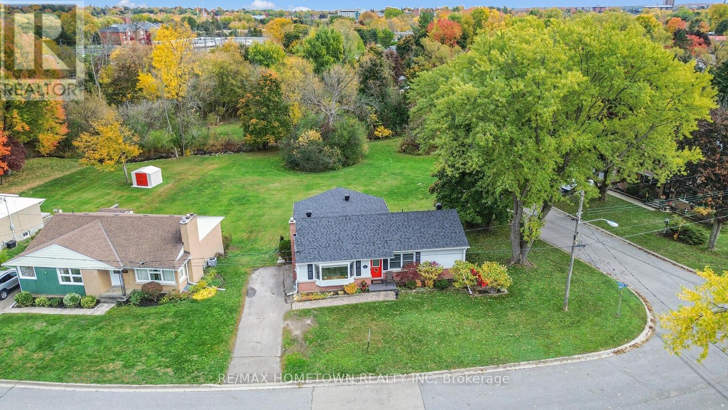 64 Brookview Place, Brockville, Ontario  K6V 4P6 - Photo 2 - X12477401