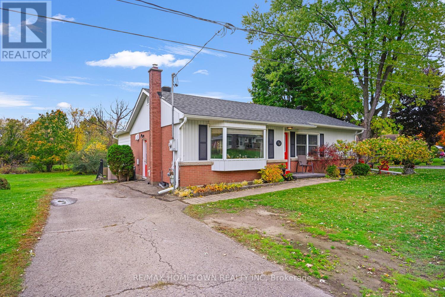 64 Brookview Place, Brockville, Ontario  K6V 4P6 - Photo 4 - X12477401