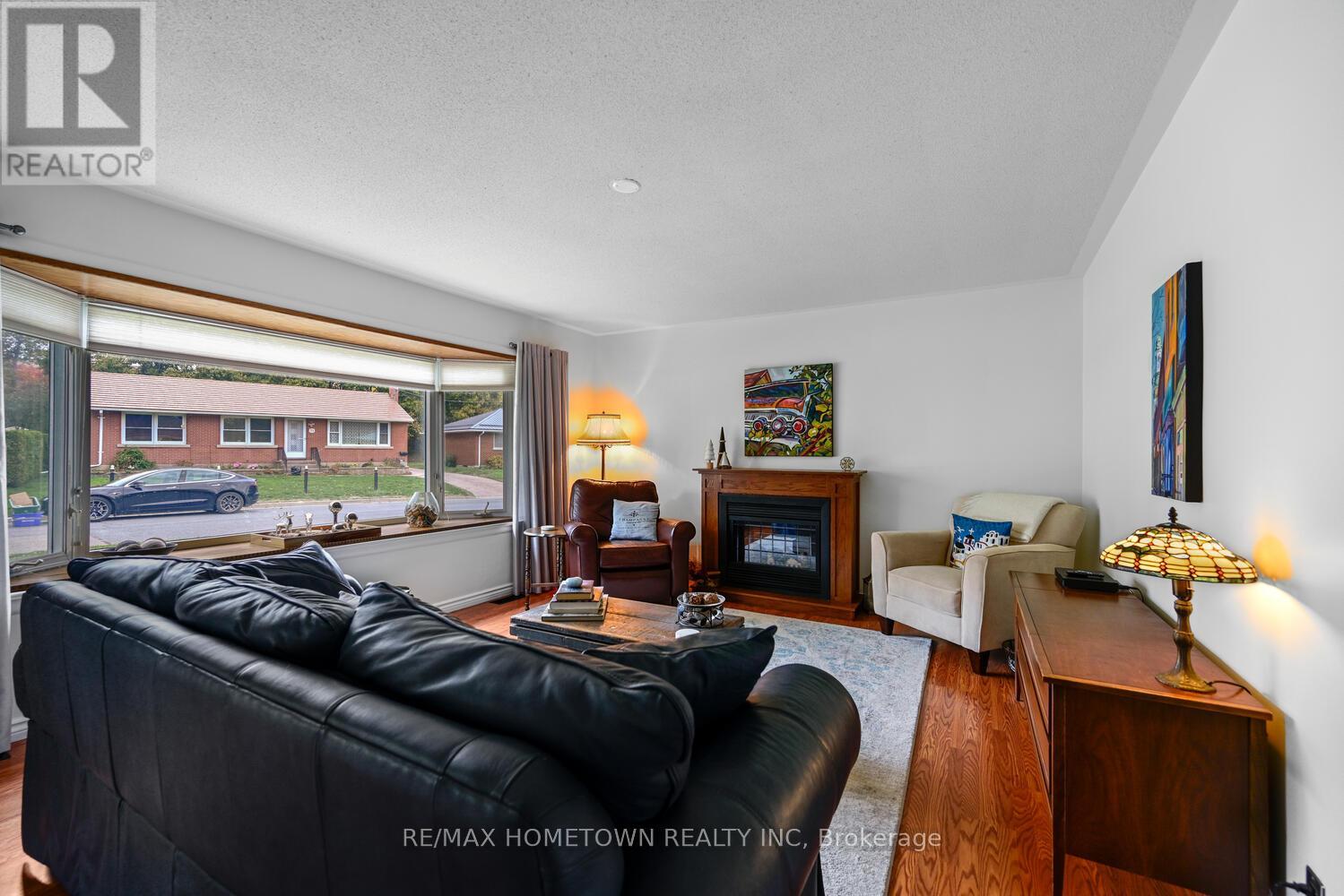 64 Brookview Place, Brockville, Ontario  K6V 4P6 - Photo 9 - X12477401