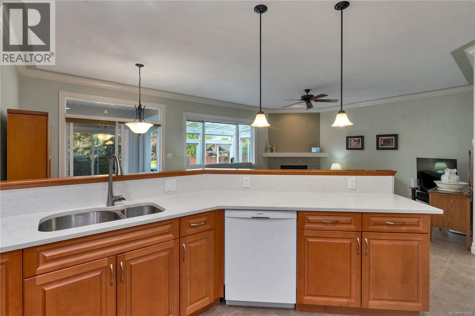236 Virginia Dr, Campbell River, British Columbia  V9W 8H7 - Photo 3 - 1018142