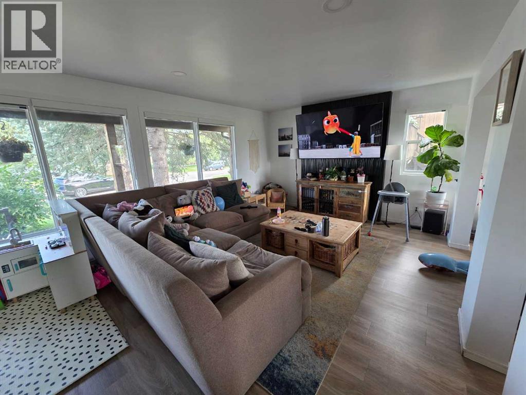 59 Brookpark Crescent Sw, Calgary, Alberta  T2W 2W6 - Photo 9 - A2251444