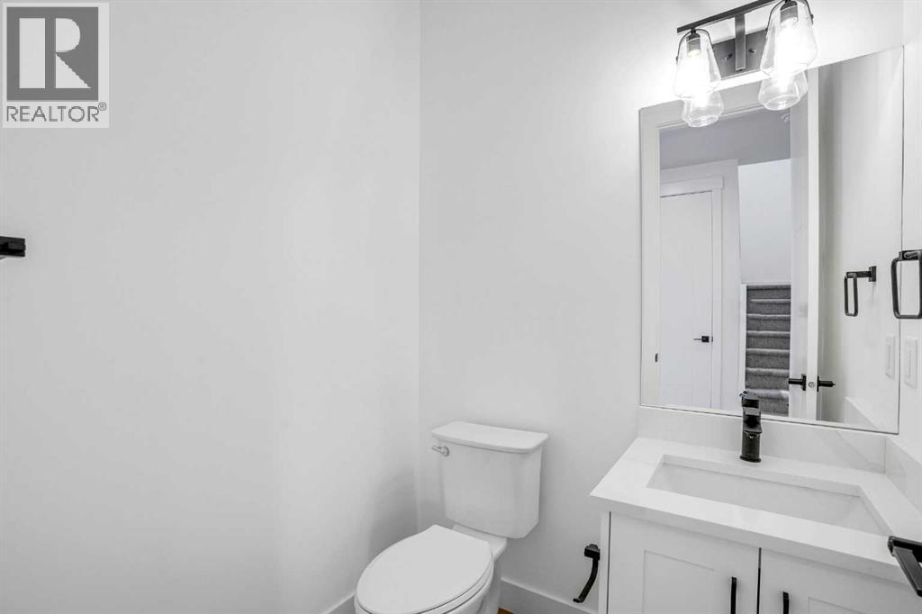 27 Heritage Close, Cochrane, Alberta  T4C 3G8 - Photo 6 - A2266388