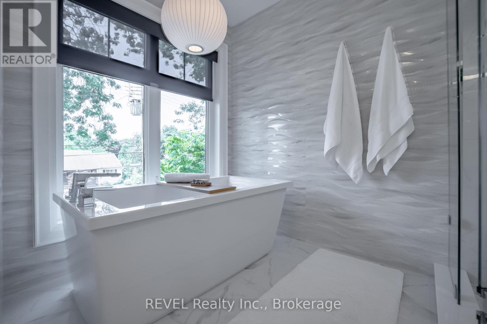 74 Montgomery Road, Welland, Ontario  L3C 2Y3 - Photo 25 - X12477410